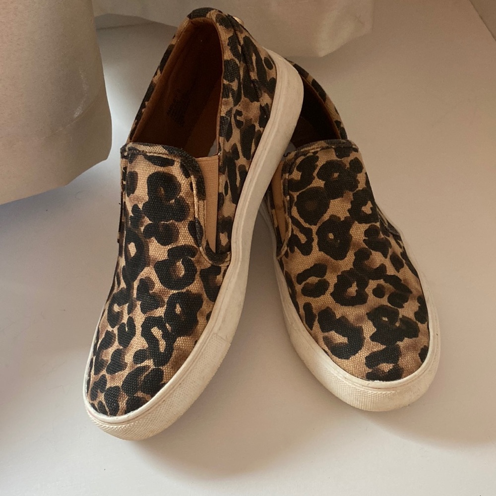 Steve Madden canvas cheetah slides